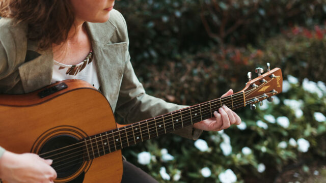 Vicci Guitar (2)