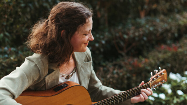 Vicci Guitar (8)